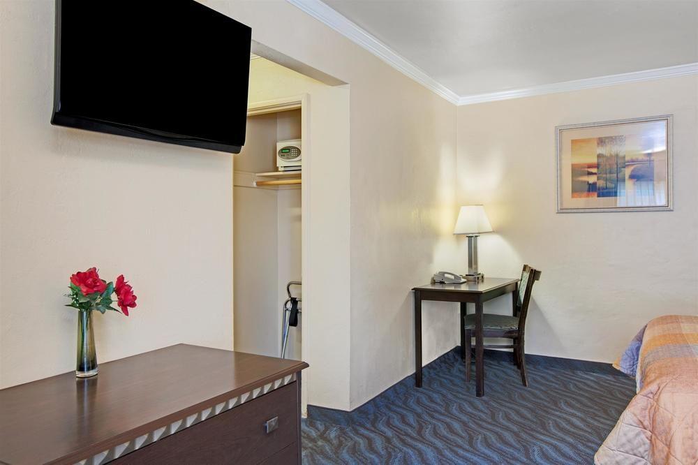 Motel Super 8 By Wyndham Berkeley Exteriér fotografie